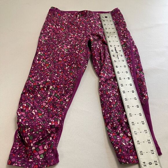 Lululemon Real Quick Crop Paradise Camo Multi Regal Plum Leggings Size 4 - Picture 5 of 8